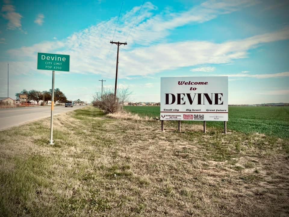 Welcome to Devine sign on Eastbound Highway 173.