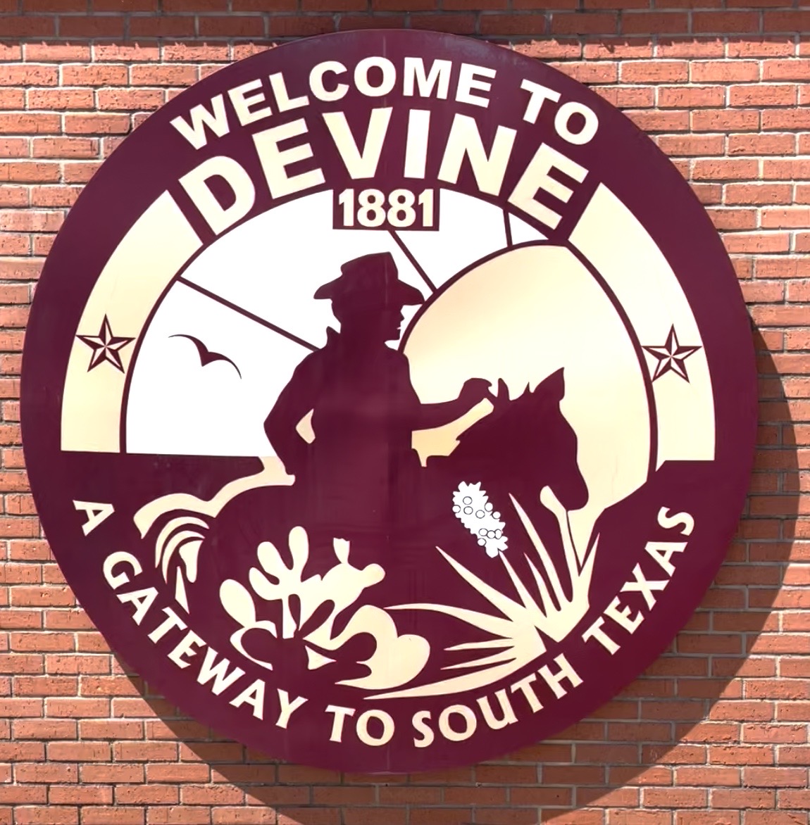 Welcome to Devine - Gateway to South Texas. Established 1881. City emblem.